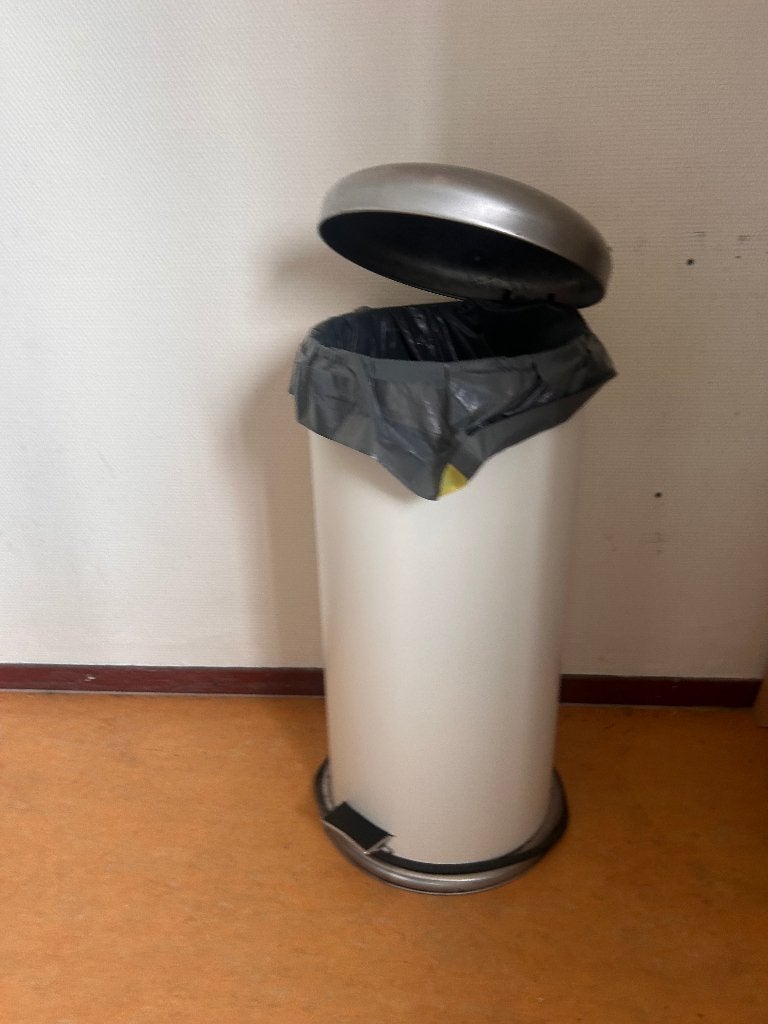 MOET VANDAAG WEG Vuilnisbak met Pedaal 2x, Huis en Inrichting, Woonaccessoires | Prullenbakken, Ophalen, 50 – 75, Met pedaal, 40 liter of meer