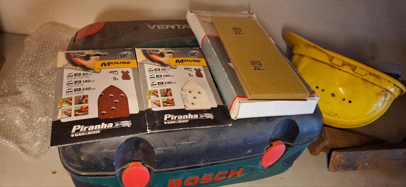 Bosch Ventaro schuurmachine met stofzakken en schuurpapier, Ophalen, Zo goed als nieuw, Minder dan 600 watt, Vlakschuurmachine
