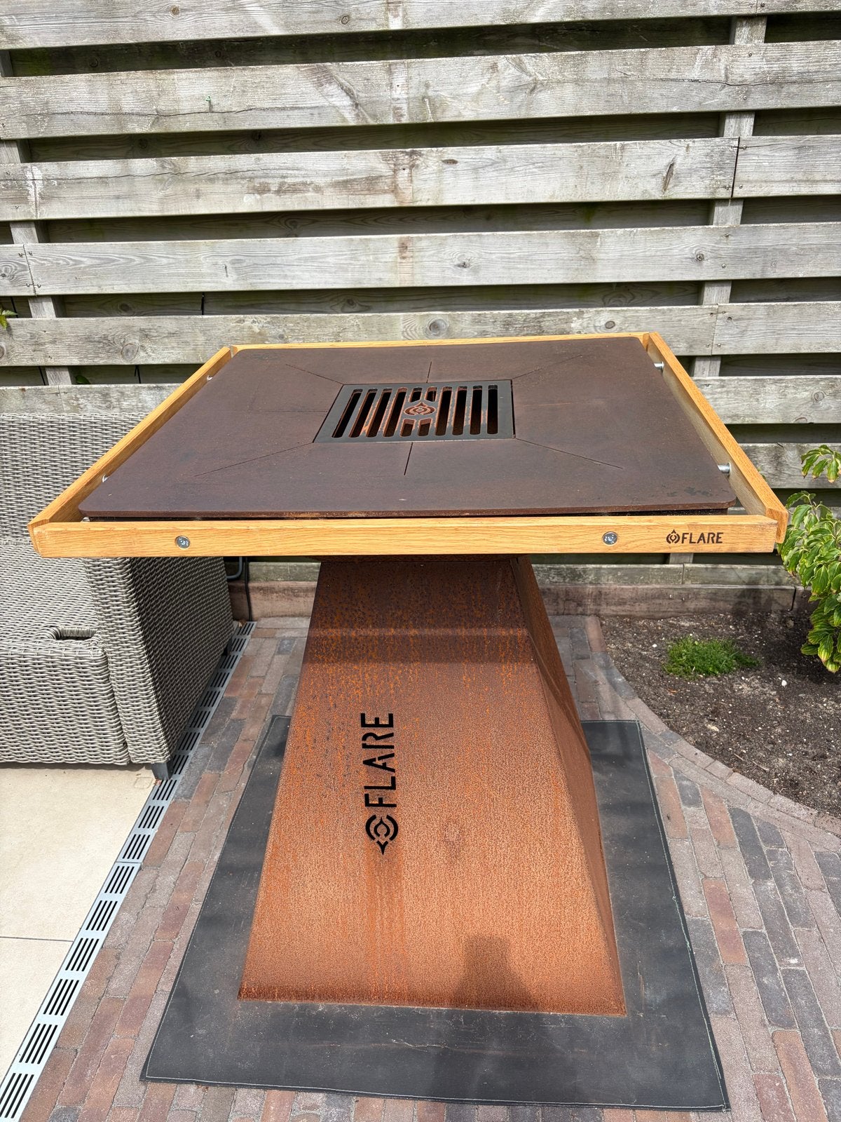 Flare Grill Original 80 - Cortenstaal BBQ met hoes, Tuin en Terras, Houtskoolbarbecues, Ophalen, Zo goed als nieuw