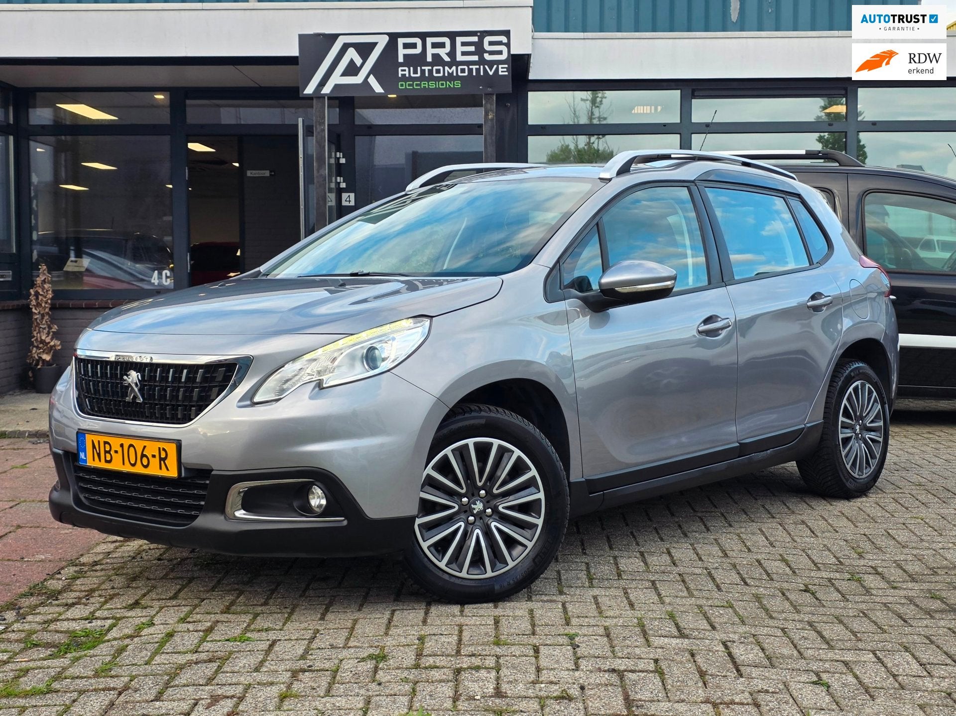 Peugeot 2008 1.2 PureTech Active |AUTOMAAT|AIRCO|CRUISE|NAVI, Auto's, Dealer onderhouden, Stof, Euro 6, 1199 cc