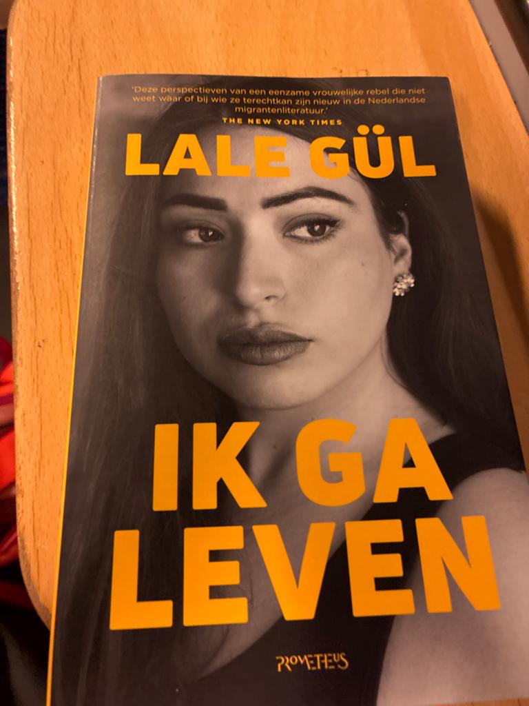 Ik Ga Leven - Lale Gül (Roman), Ophalen of Verzenden, Zo goed als nieuw, Nederland