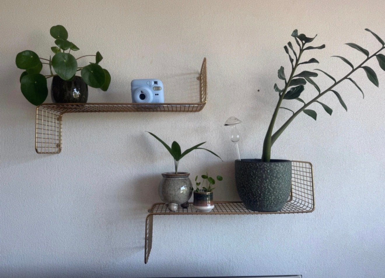Set van 2 gouden wandplanken - draadstaal, Huis en Inrichting, Woonaccessoires | Wandplanken en Boekenplanken, Ophalen, Zo goed als nieuw