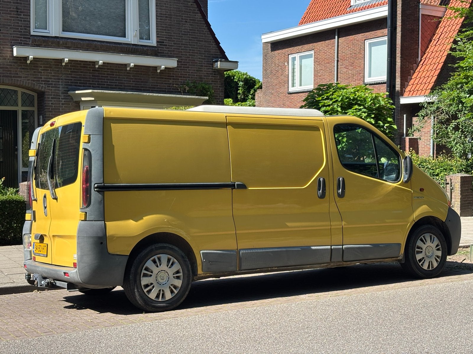 Unieke gele Renault Trafic L2H1 Camper | APK 06-2027, Caravans en Kamperen, Overige merken, Dakluik, Tot en met 2, Boiler