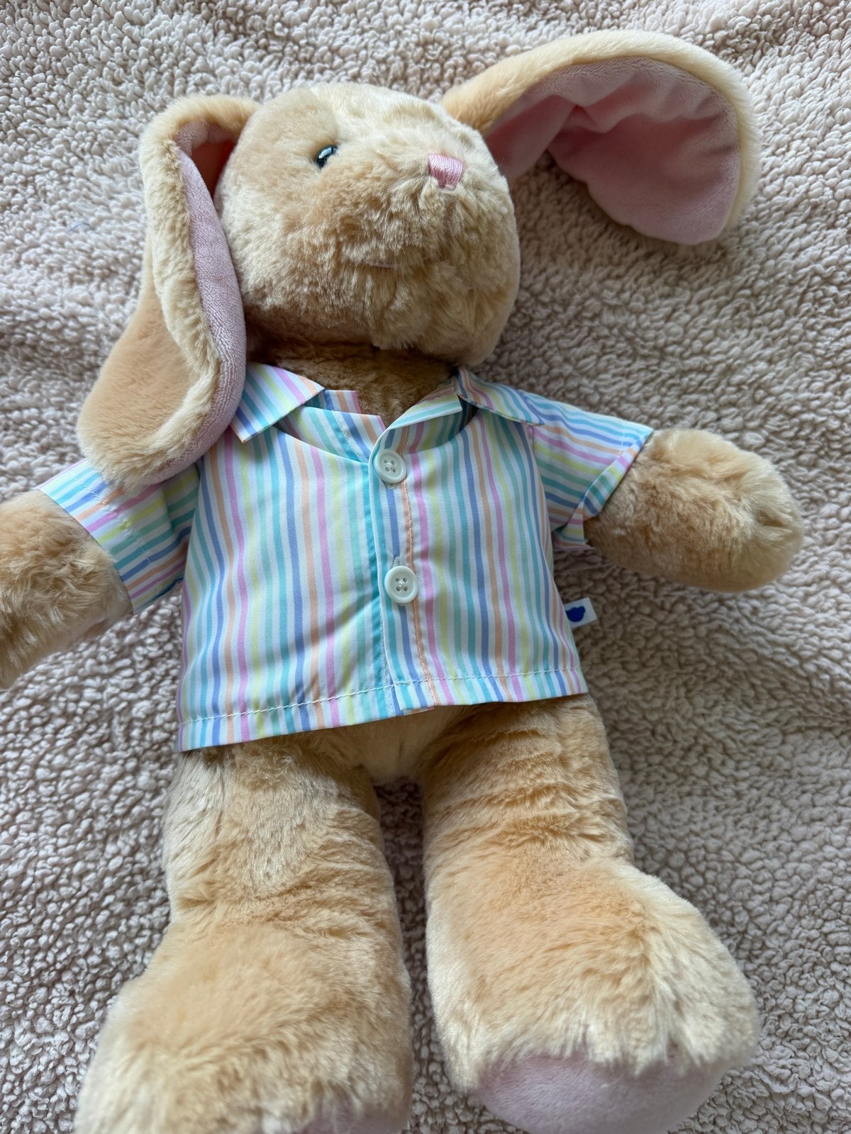 Build-A-Bear Konijn met gestreept shirt en extra set kleding, Konijn, Ophalen of Verzenden, Zo goed als nieuw, Middelgroot (20 tot 80 cm)