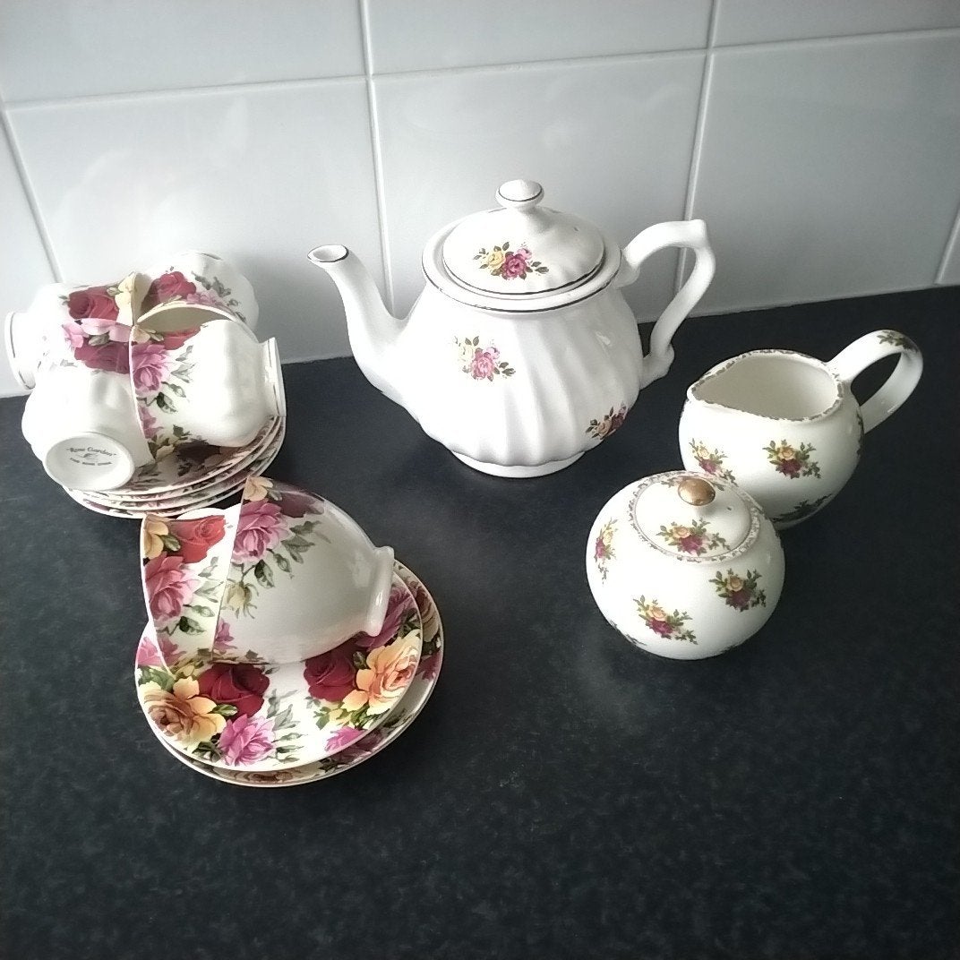 Royal albert roomstel en bijpassende  items o.a rose garden, Huis en Inrichting, Keuken | Servies, Ophalen of Verzenden, Zo goed als nieuw