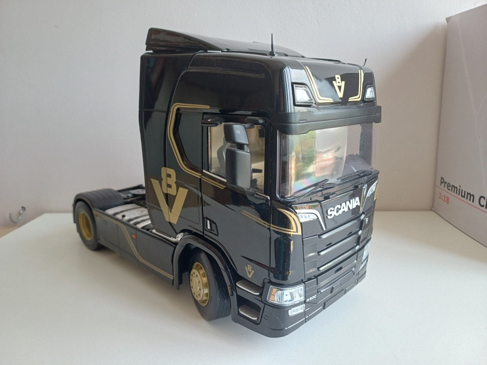 1:18 Premium ClassiXXs ixo Scania R500, Ophalen of Verzenden, Zo goed als nieuw, Overige merken