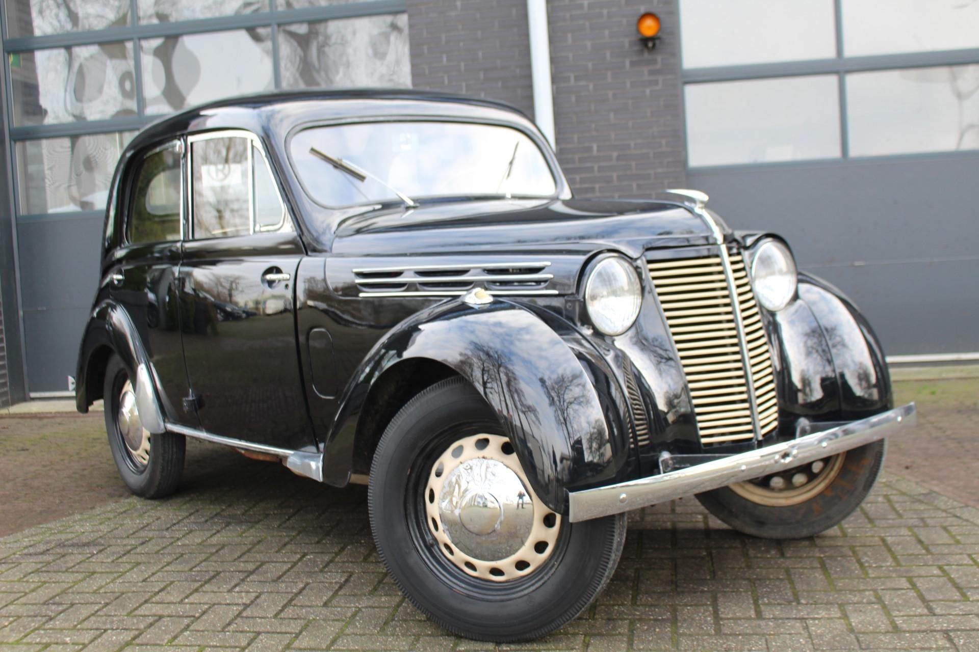 Renault 4 Juvaquatre GOEDE STAAT! VERZAMELAAR!, Auto's, Oldtimers, Stof, Beige, Renault, Zwart
