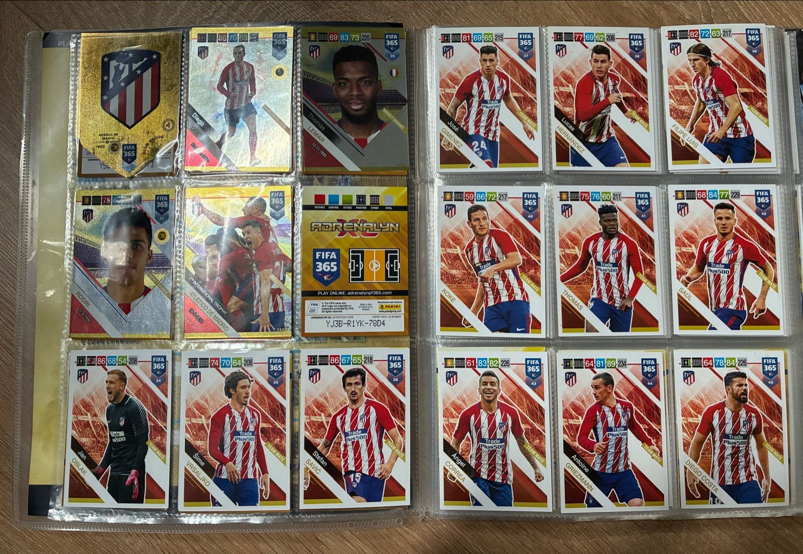 Panini Adrenalyn XL 2019 Album + 500 dubbele kaarten!, Verzamelen, Verzenden, Nieuw, Buitenlandse clubs, Spelerskaart