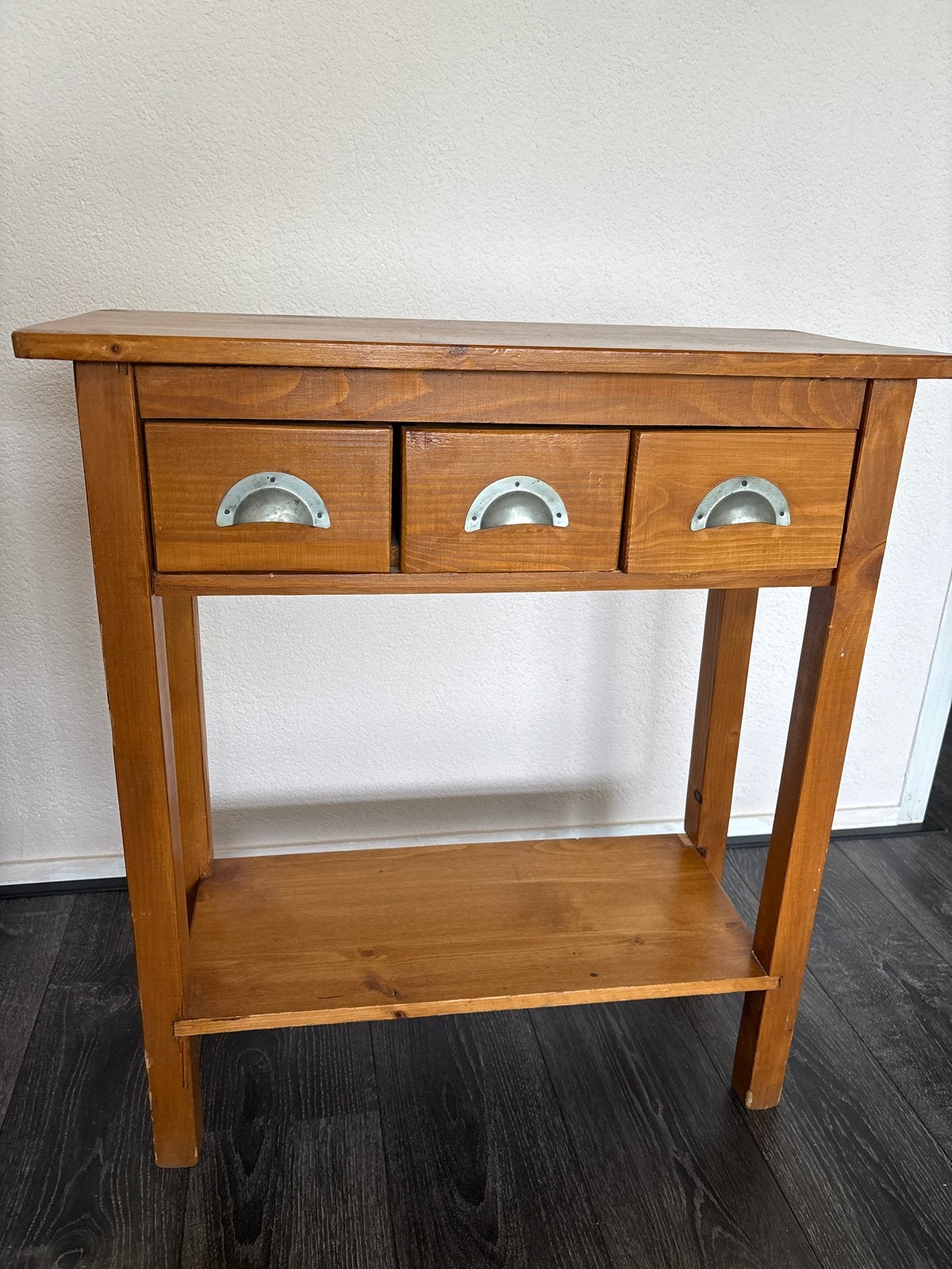 Vintage Houten sidetable met 3 lades, Huis en Inrichting, Ophalen, 55 tot 75 cm, Zo goed als nieuw, 60 cm of meer