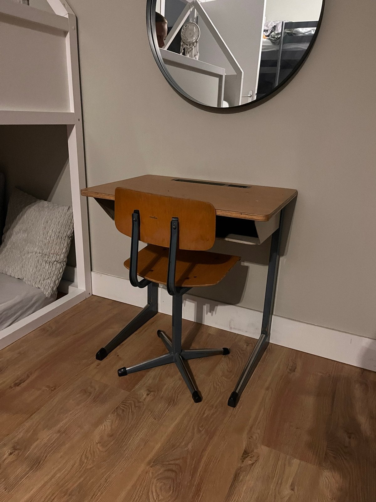 Vintage schoolbureau met stoel, Ophalen, Gebruikt, Hout, Schoolbureau