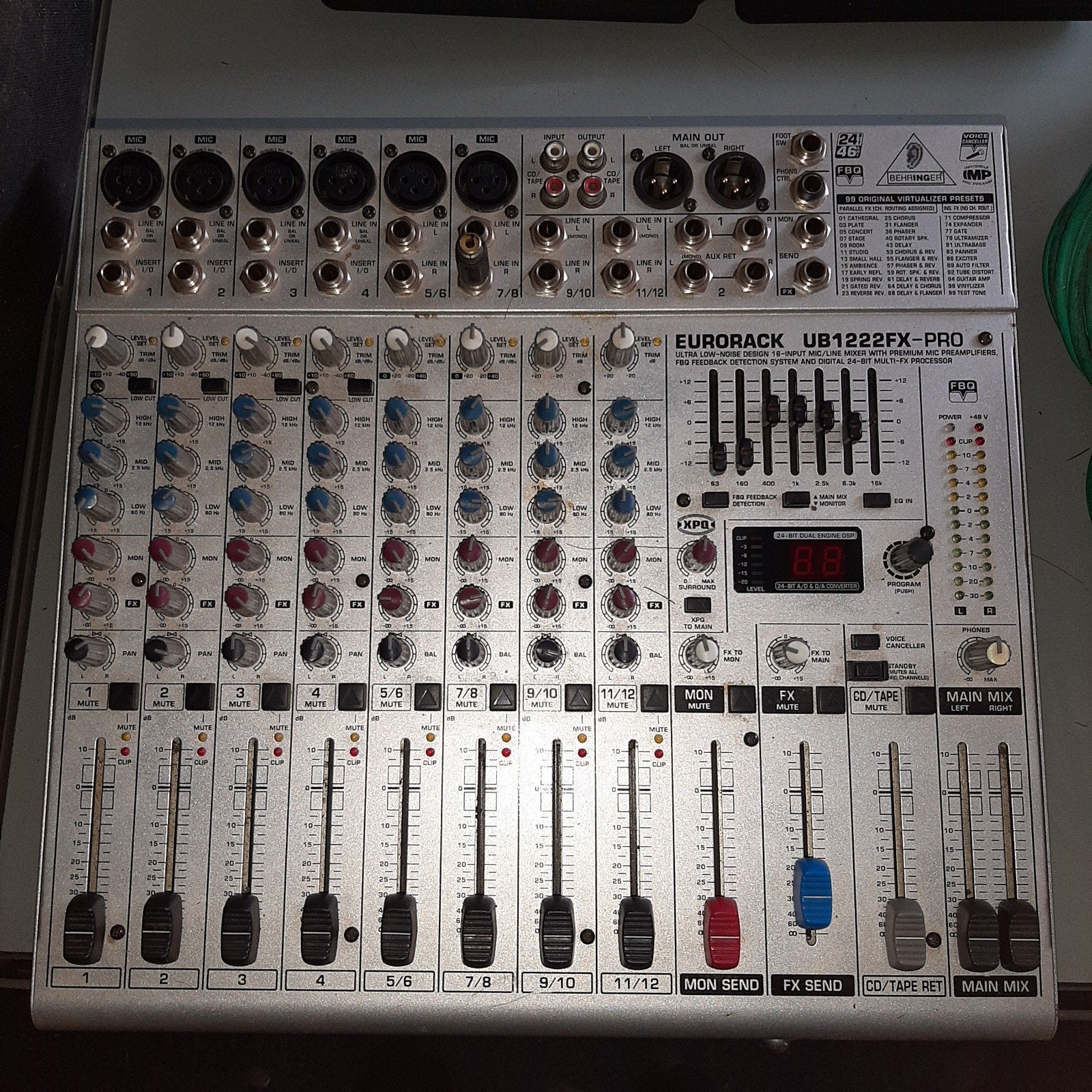 Behringer mengpaneel met luidspreker en kabels, Ophalen of Verzenden