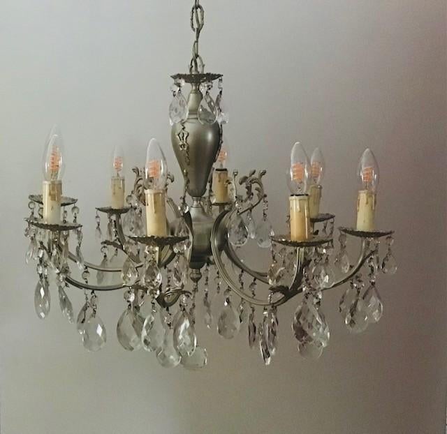 Mooie gave kroonluchter met 8 armen en kristallen hangers, Huis en Inrichting, Lampen | Kroonluchters, Ophalen of Verzenden, Gebruikt