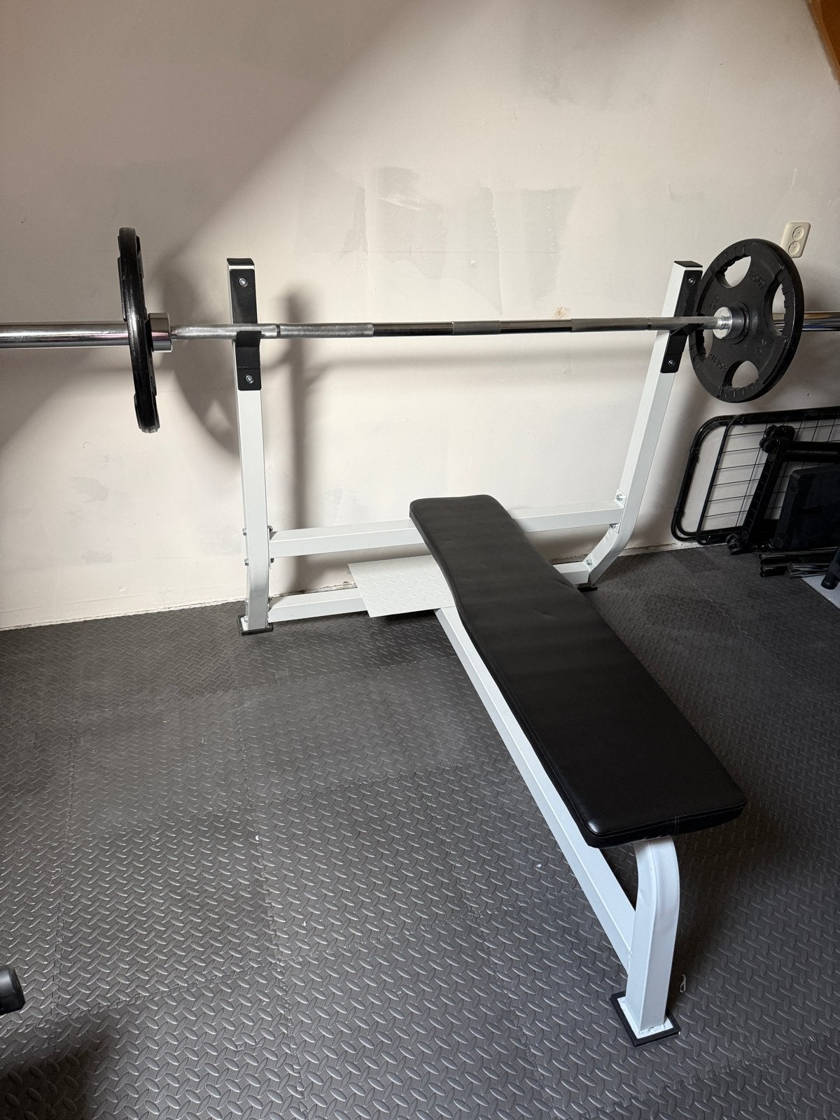 Gorilla Sports Halterbank met Gewichten en EZ Curl Stang, Ophalen, Gebruikt, Borst, Fitnessbank