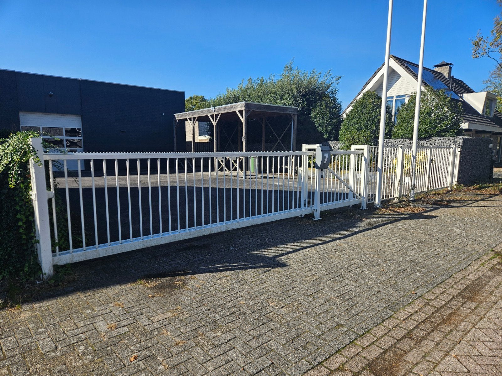 Stalen hekwerk met poort (roldeur) en openslaande poorten, Tuin en Terras, Ophalen, Zo goed als nieuw, IJzer, Met poort