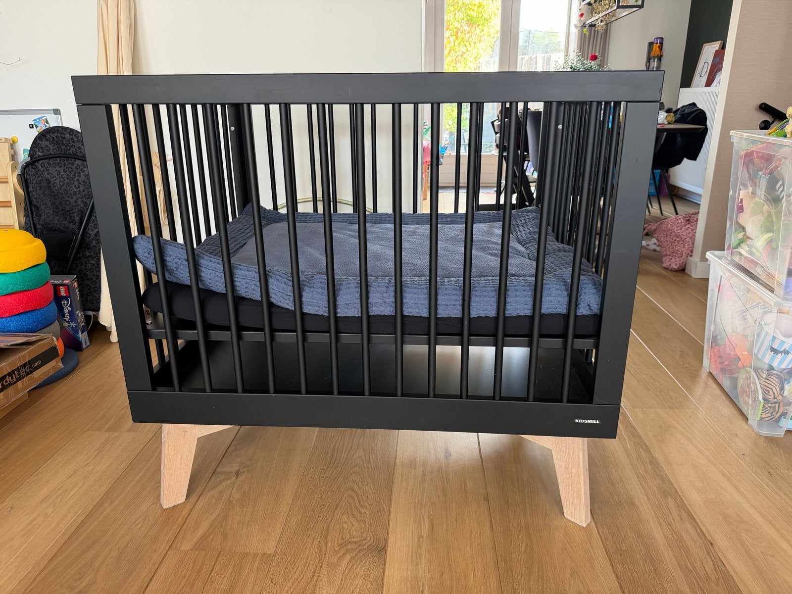 Kidsmill Sixties Box Zwart met Matras en Boxkleed, Kinderen en Baby's, Ophalen, Gebruikt, Rechthoekig, In hoogte verstelbaar