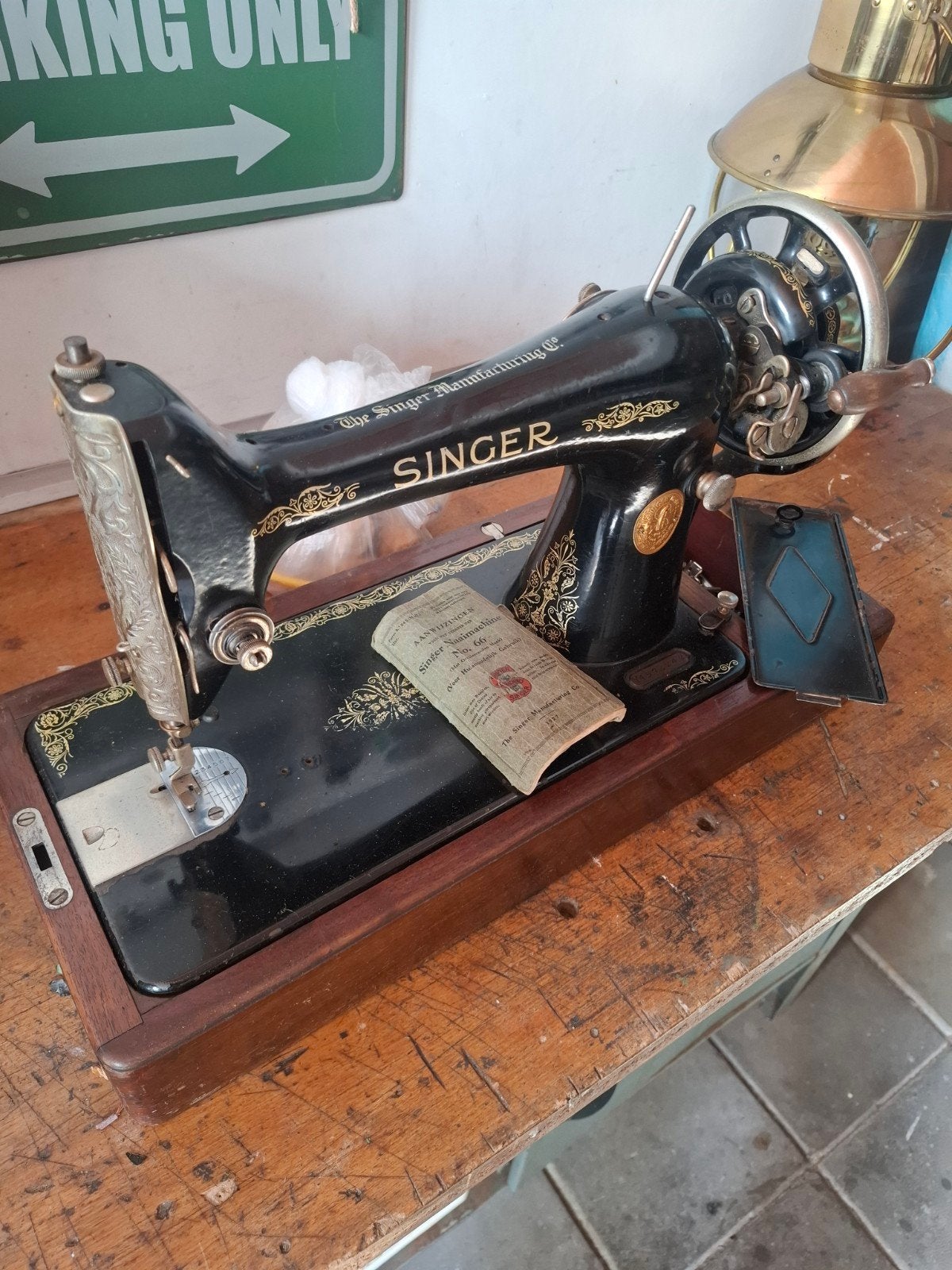 Antieke Singer Naaimachine No. 66 met Handleiding (1927), Ophalen