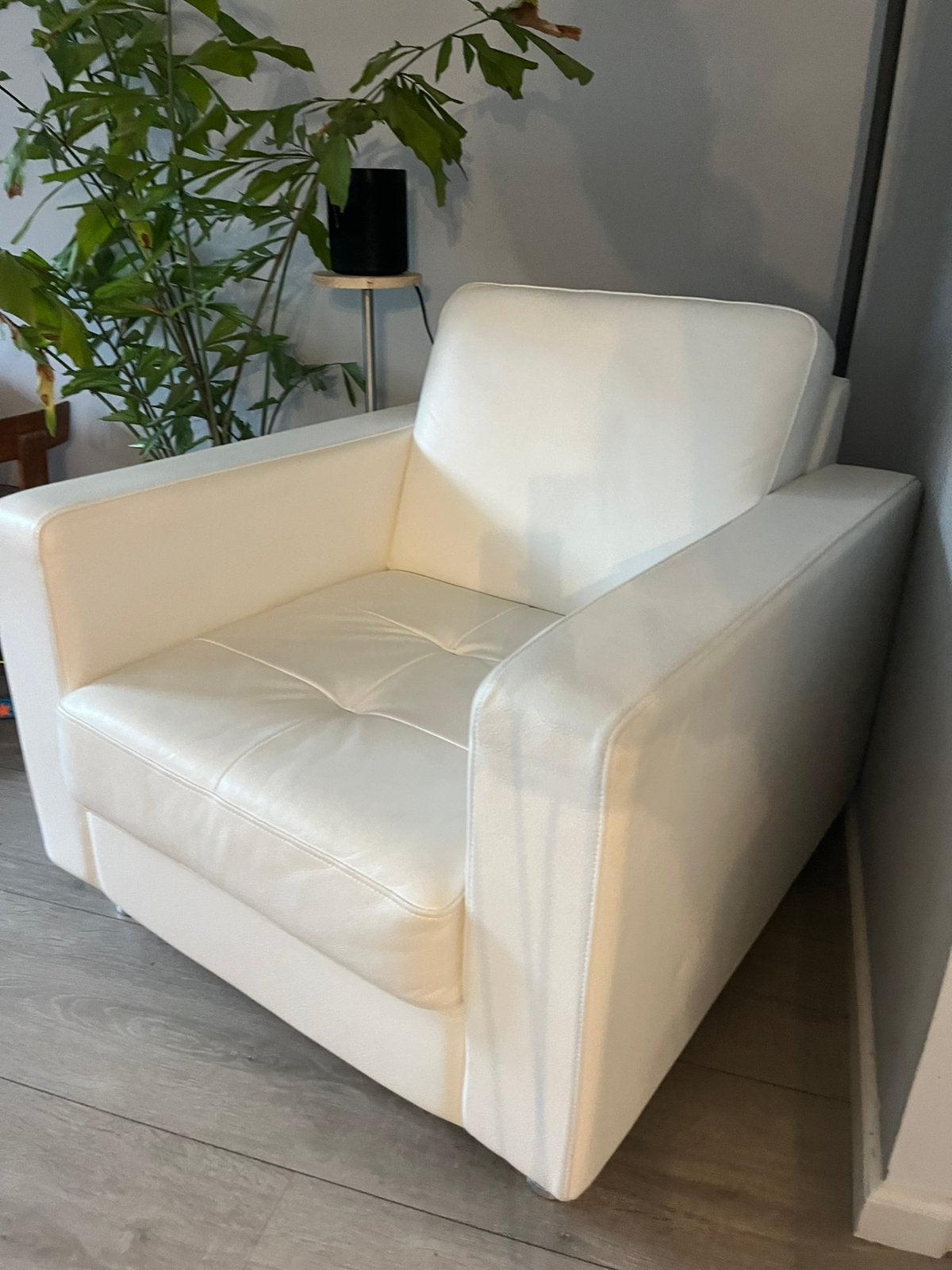 Witte leren stoel / fauteuil, Ophalen, Wit, Leer, Zo goed als nieuw
