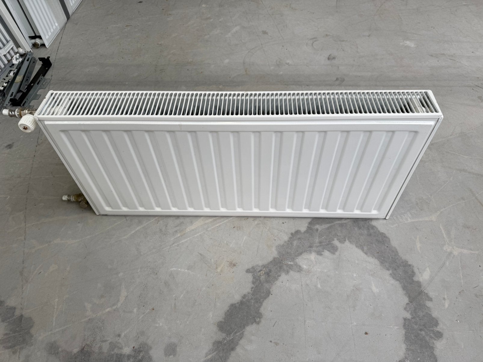 T22 radiator 90cm breed 40cm hoog kompleet izgst, Ophalen, 60 tot 150 cm, Radiator, 80 cm of meer