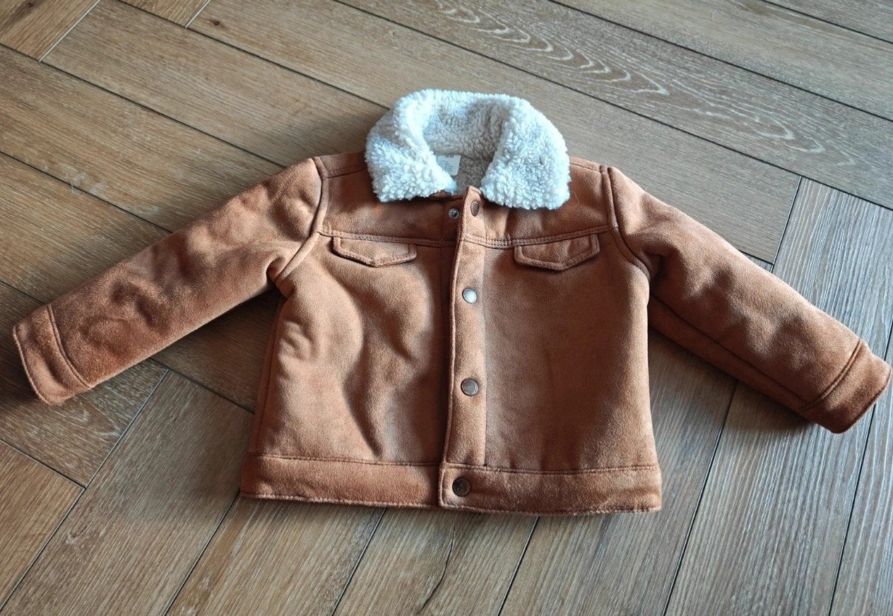 H&M Bruine Suède Look Jas met Teddy Voering - Maat 86, Kinderen en Baby's, Ophalen of Verzenden, Zo goed als nieuw, H&M, Jongetje of Meisje