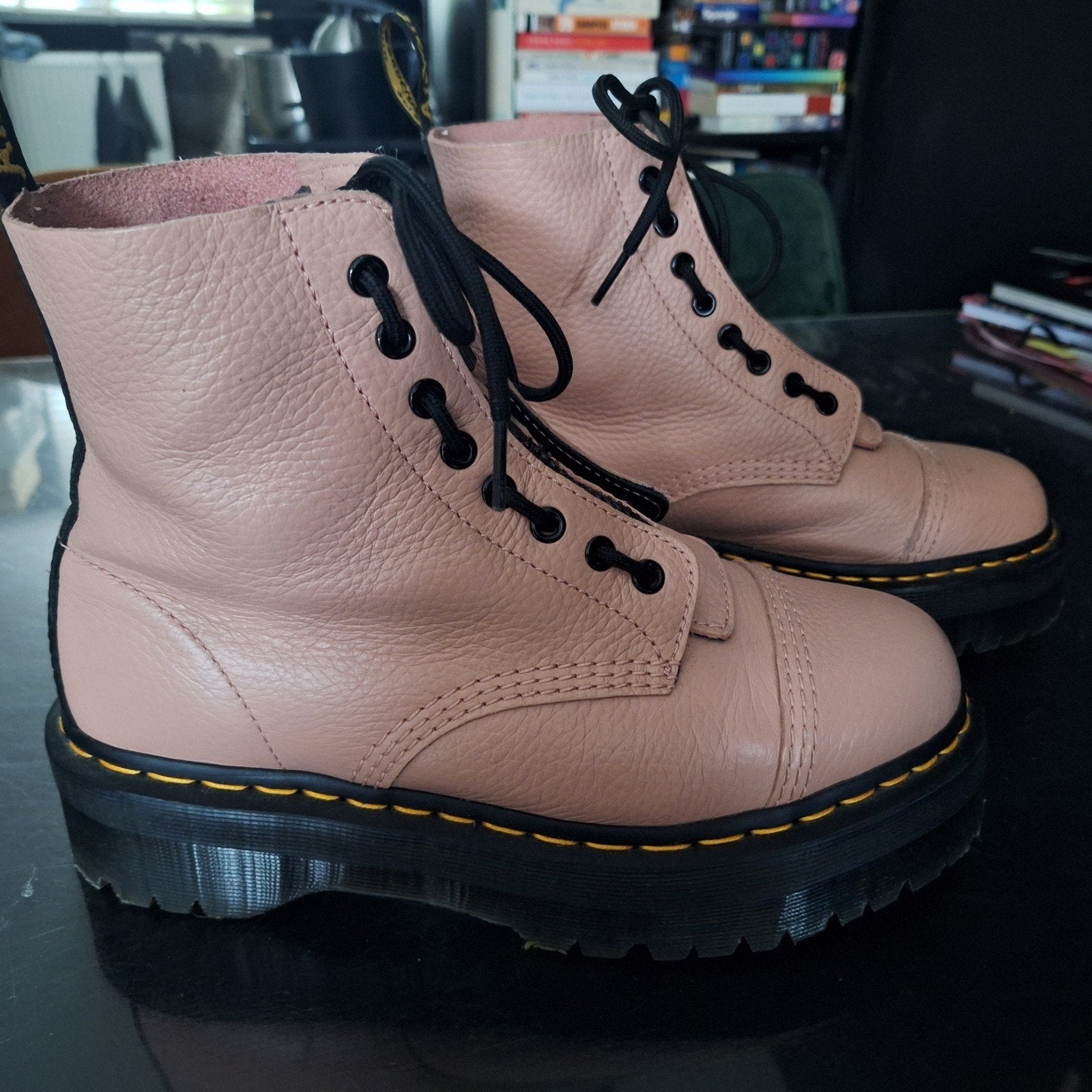 Dr. Martens z.g.a.n. maat 42, Ophalen of Verzenden, Zo goed als nieuw, Zwart