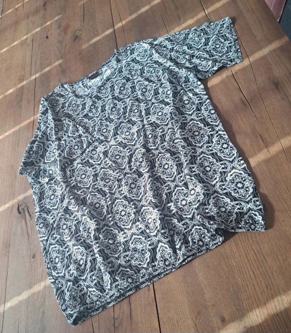 Zwarte en witte top met korte mouwen, maat L, Zwart, Maat 42/44 (L), Zeze Nordic, Ophalen of Verzenden