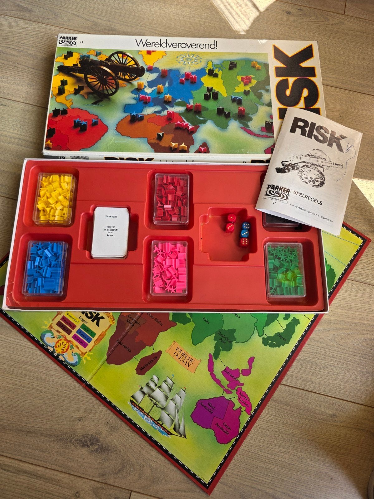 Risk / parker, Hobby en Vrije tijd, Gezelschapsspellen | Bordspellen, Vijf spelers of meer, Ophalen of Verzenden, Gebruikt, Parker