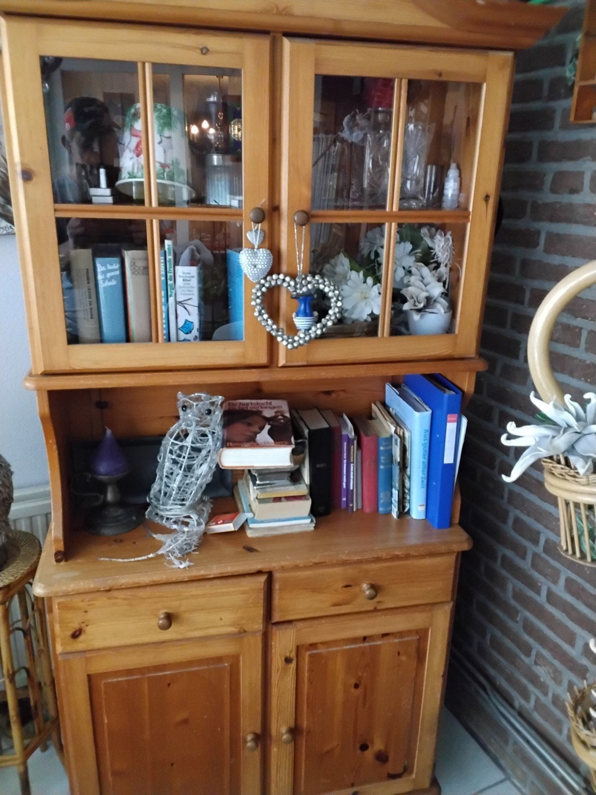 Houten buffetkast / servieskast met vitrine en lades, Ophalen, Gebruikt, Met deur(en), 50 tot 100 cm