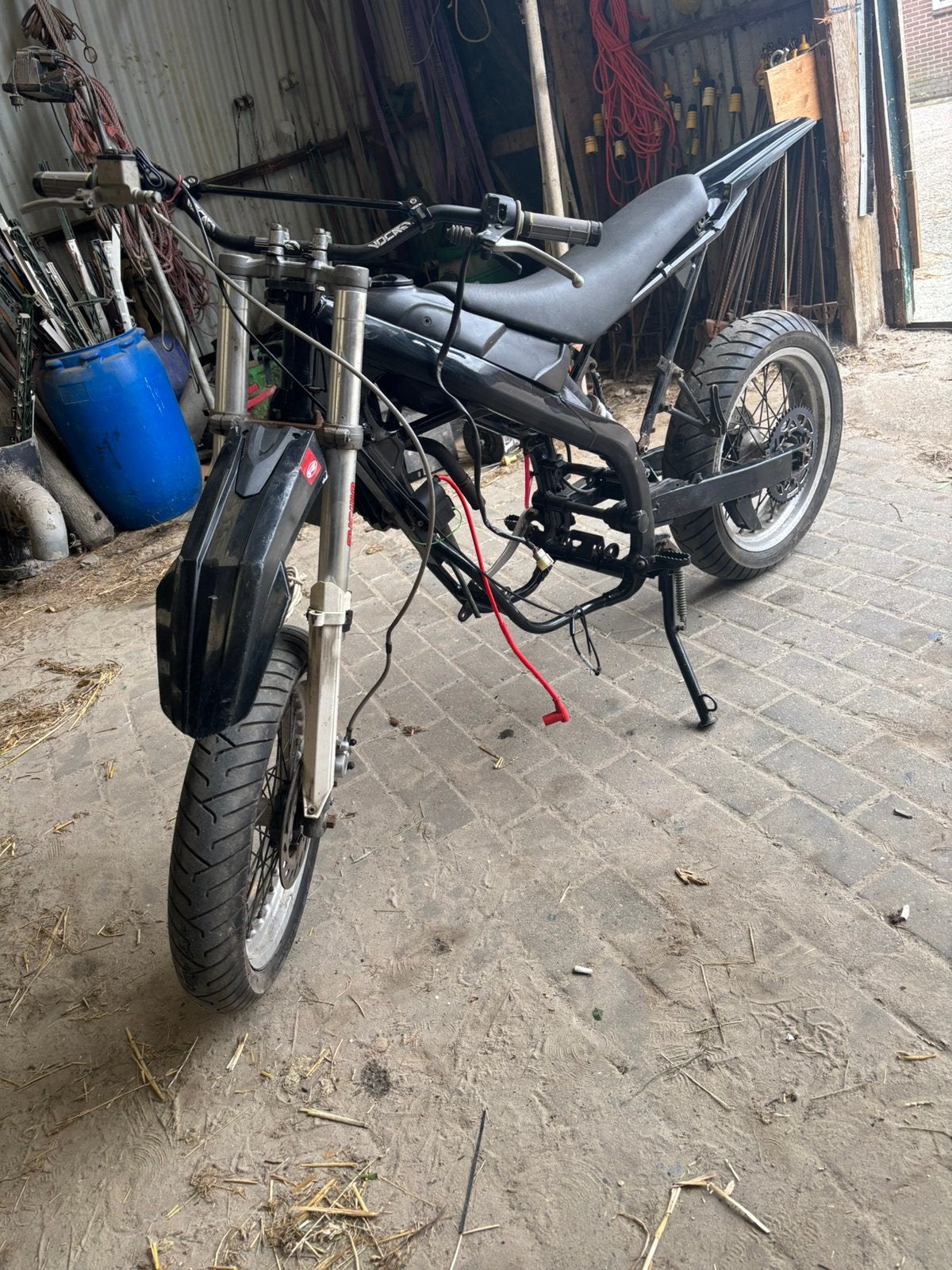 Compleet frame + kenteken +allerlei onderdelen, Fietsen en Brommers, Ophalen, Zo goed als nieuw, Frame