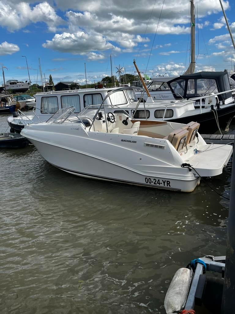 Zeer nette quicksilver activ cabin 640 te koop, Ophalen, Binnenboordmotor, 6 meter of meer, Zo goed als nieuw