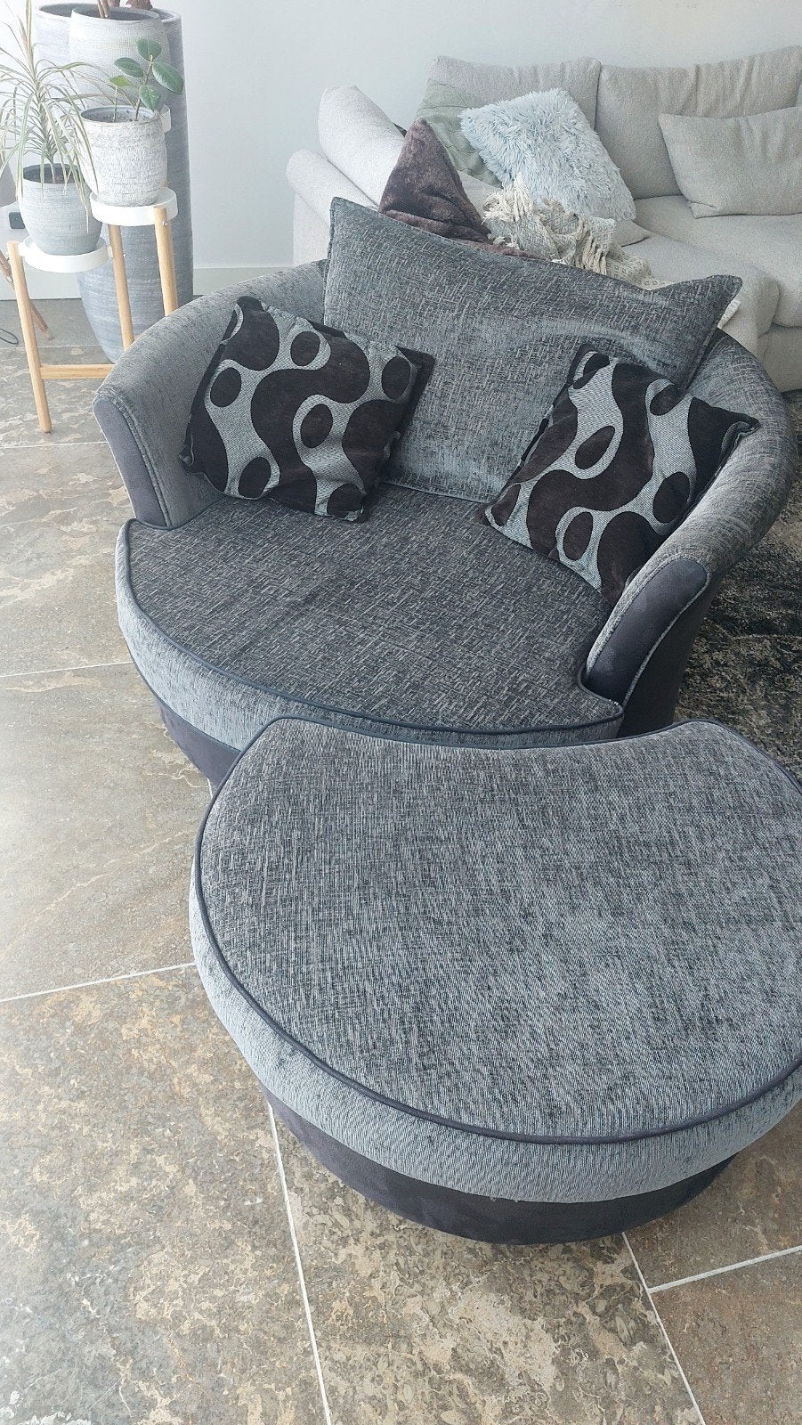 Luxe Fauteuil met Voetenbank - Grijs Stof, Ophalen, 100 tot 125 cm, Zo goed als nieuw, 100 tot 125 cm