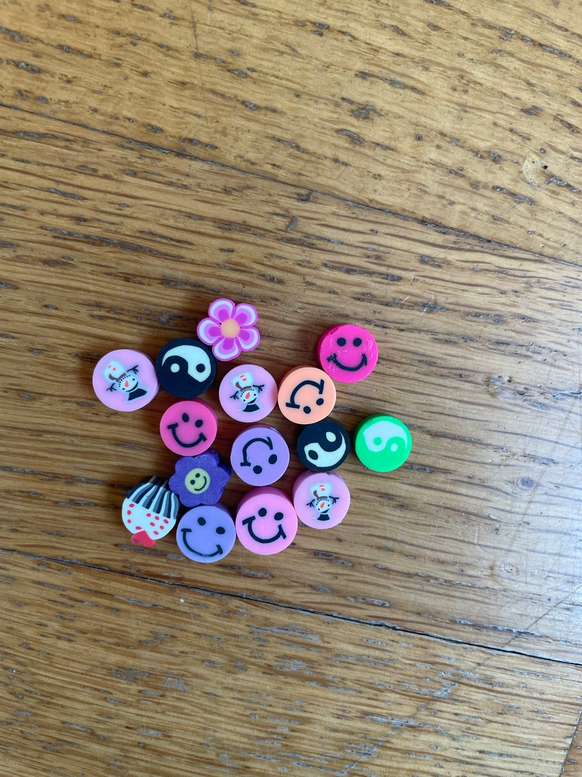 Leuke kralen met verschillende figuurtjes (15 stuks), Ophalen of Verzenden, Nieuw, Kraal