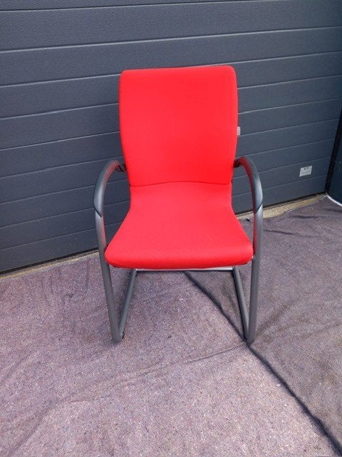 Rode Ahrend slede stoelen