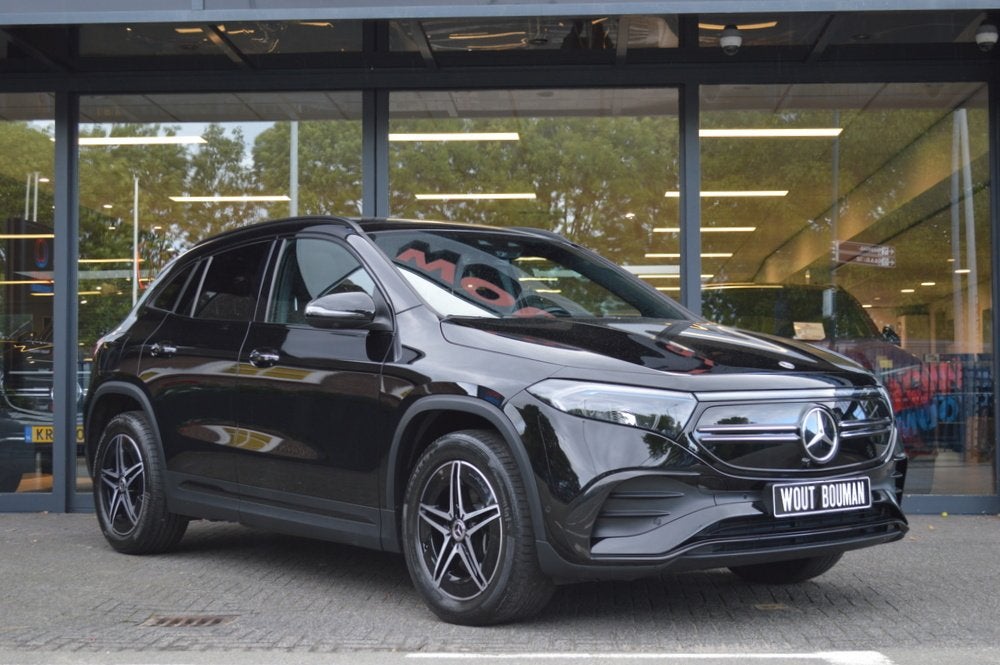Mercedes-Benz EQA 250+ AMG-Line 71 kWh Led Panorama Memory C, 1940 kg, Gebruikt, Zwart, Parkeerassistent