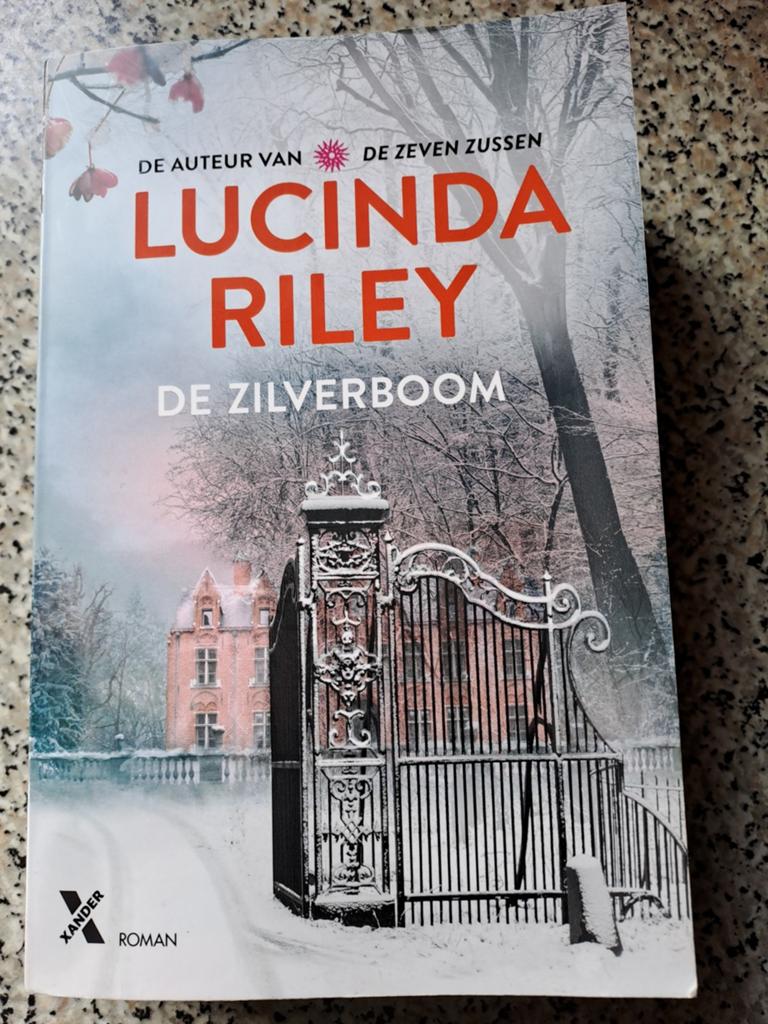 De Zilverboom - Lucinda Riley (Roman), Ophalen of Verzenden, Zo goed als nieuw, Lucinda Riley, Nederland