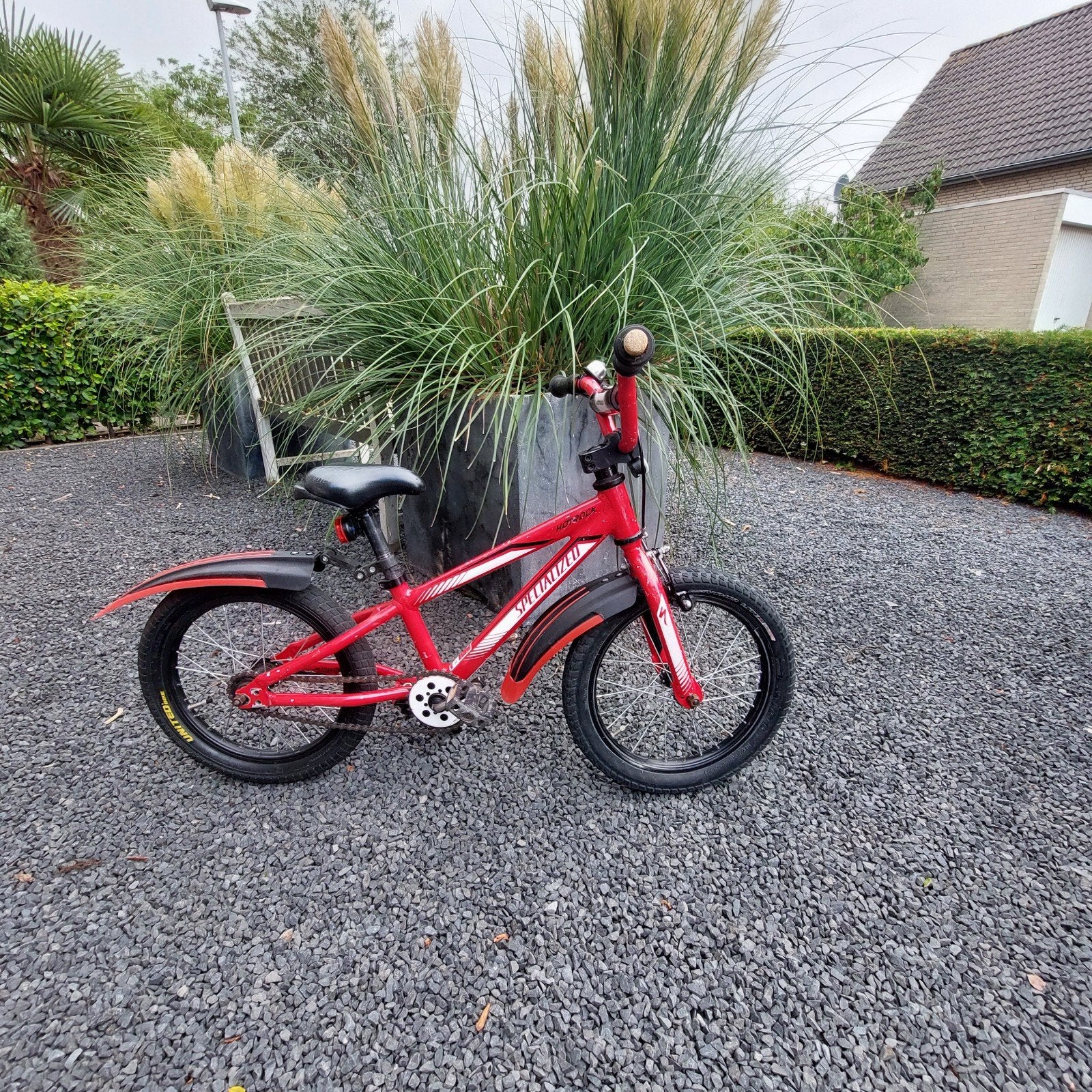 Specialized Hotrock 16 inch kinderfiets rood, Terugtraprem, Ophalen, Specialized, 16 tot 20 inch
