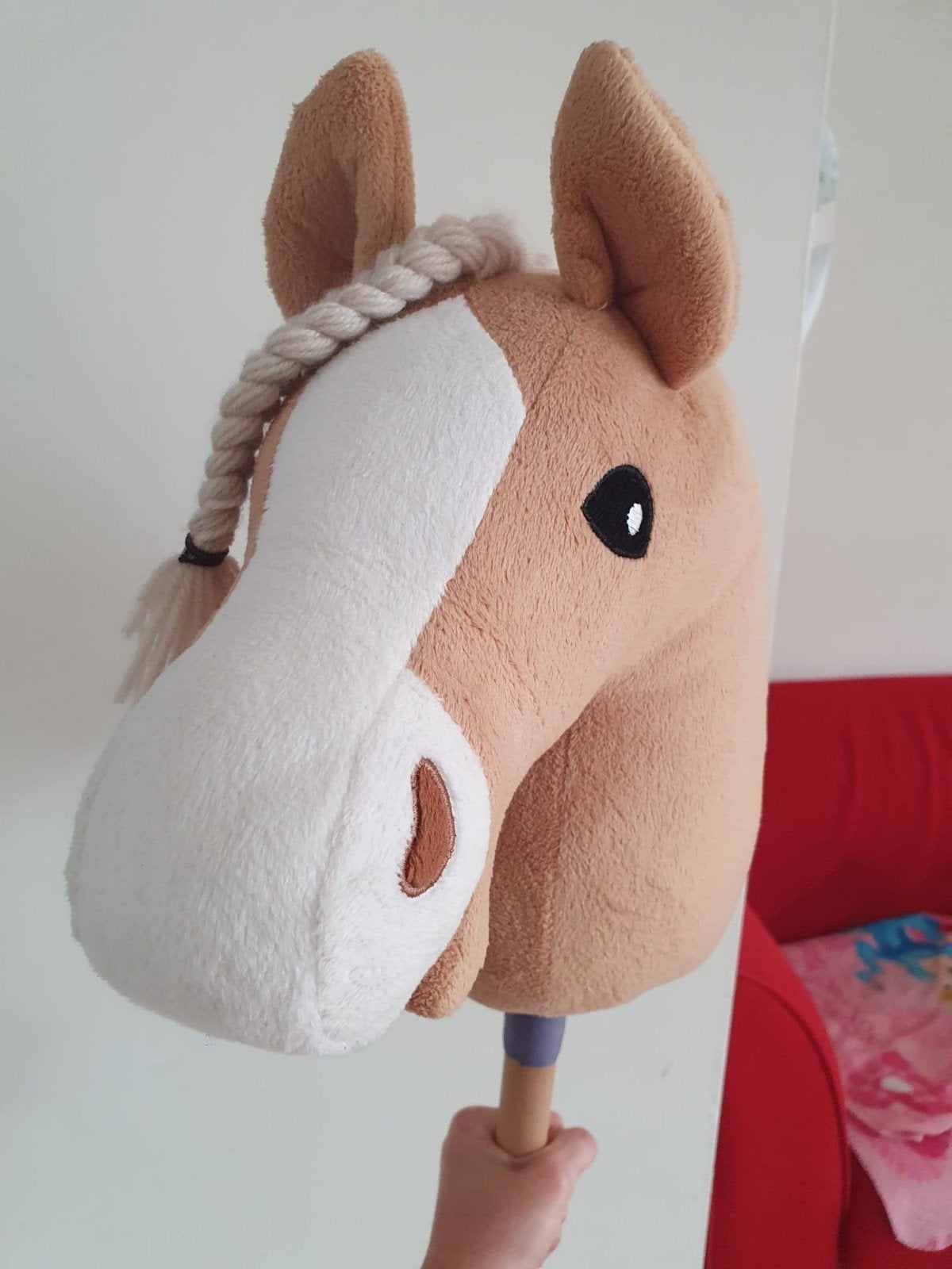 stokpaard wit-bruin en een zwarte pony met teugels, Ophalen, Zo goed als nieuw