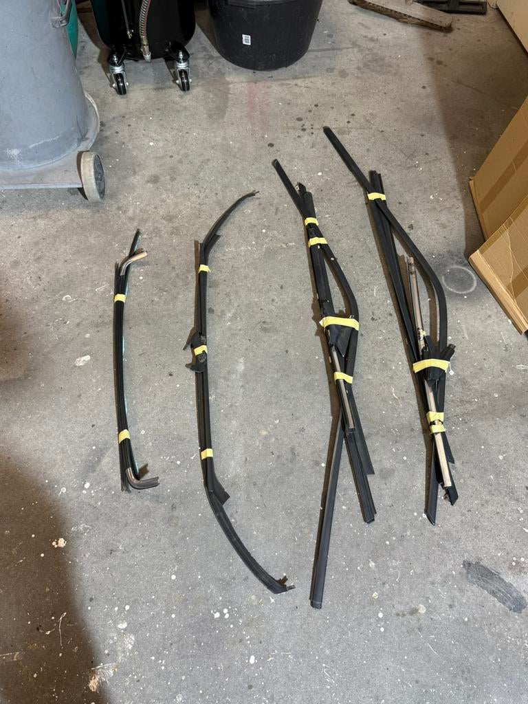 Toyota Celica T16 - Raamlijsten sets compleet, Ophalen, Gebruikt, Toyota