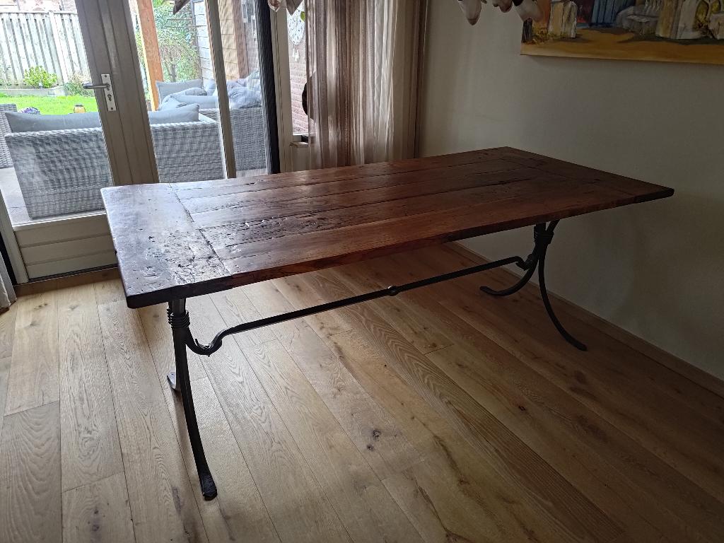 Massief houten eettafel met gietijzeren poten – industrieel, Ophalen, Gebruikt, 50 tot 100 cm, Vijf personen of meer