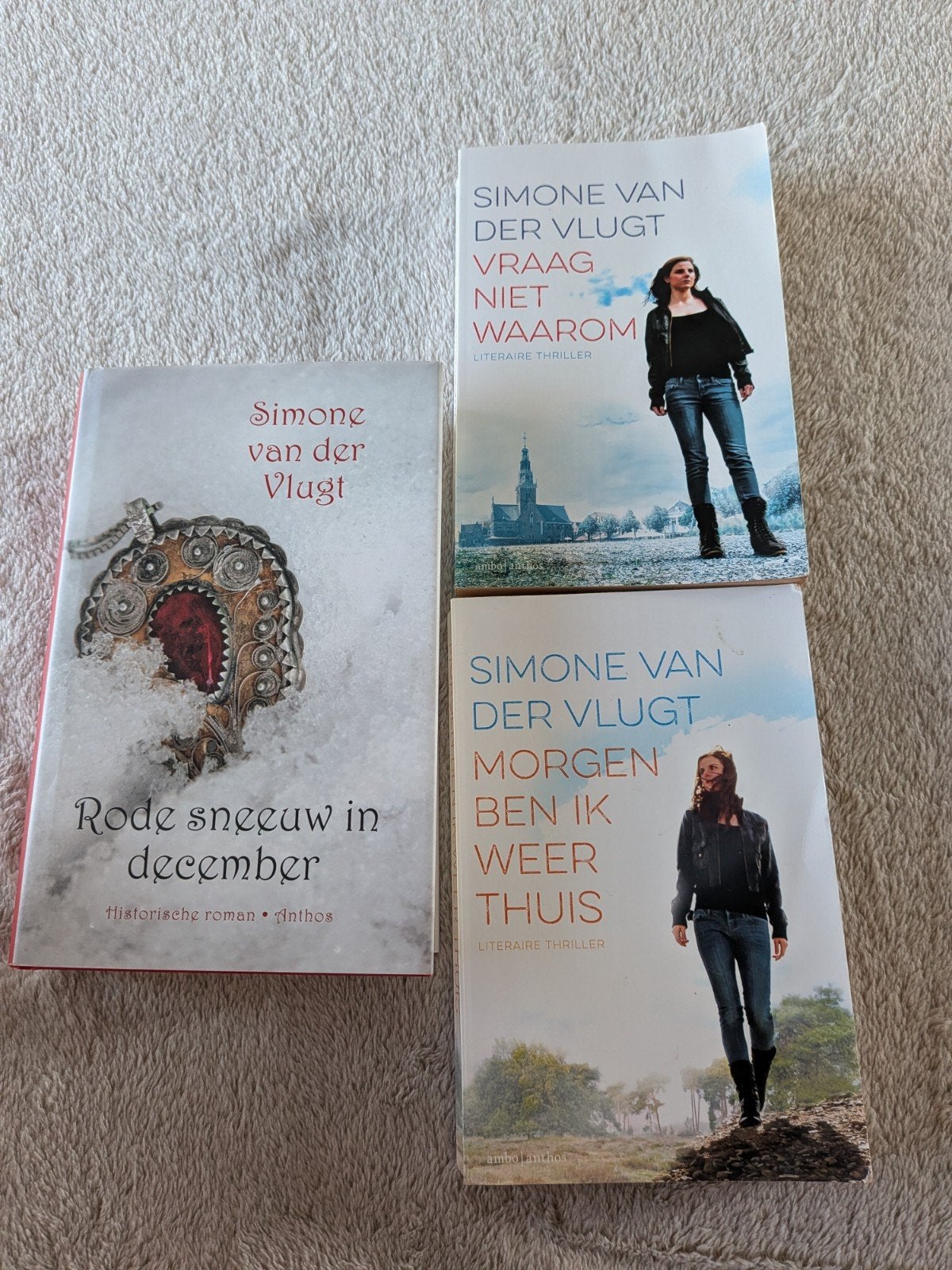 Simone van der Vlugt - Thuis / Waarom / December, Ophalen of Verzenden, Gelezen