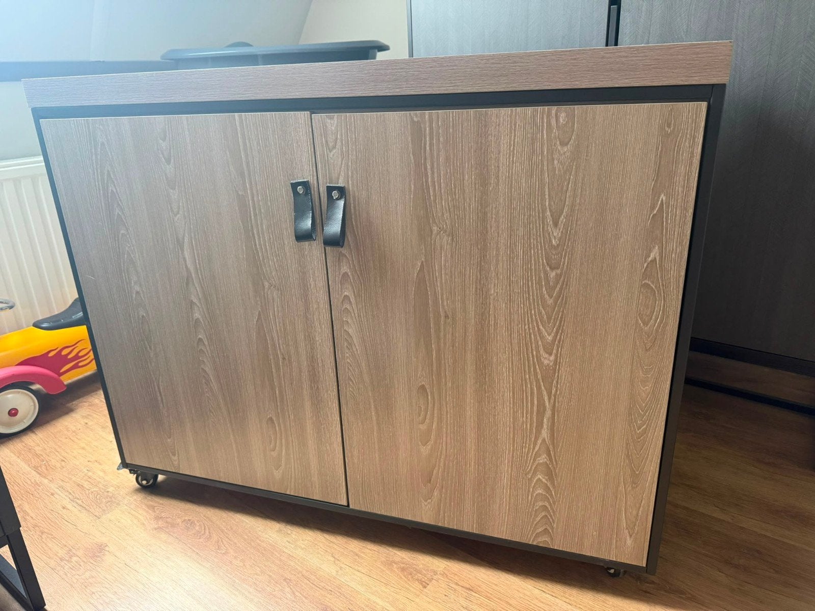 Nette Kast, Ophalen, 100 tot 150 cm, Zo goed als nieuw, Minder dan 100 cm