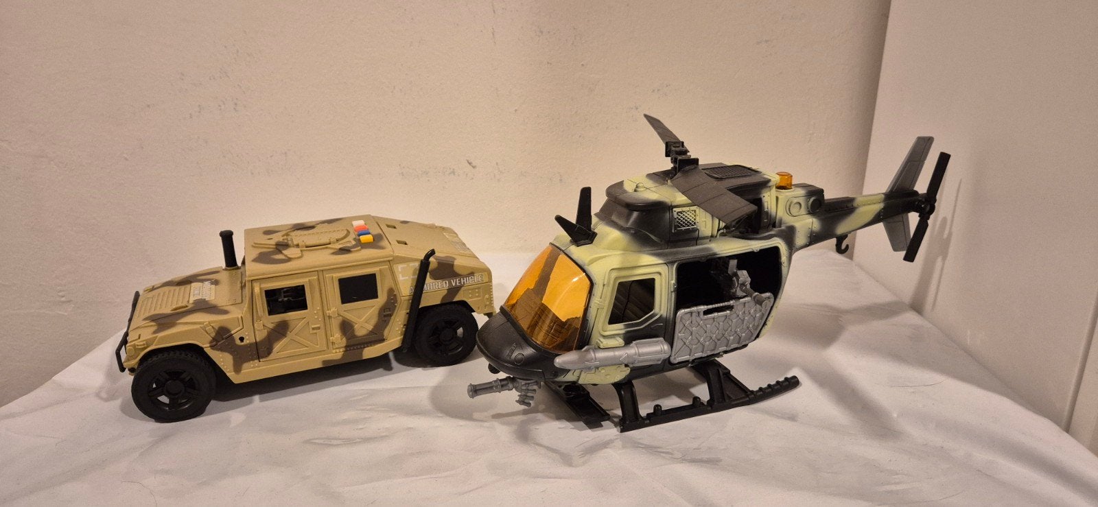 Speelgoed Legervoertuig en Helikopter Set, Kinderen en Baby's, Ophalen, Zo goed als nieuw