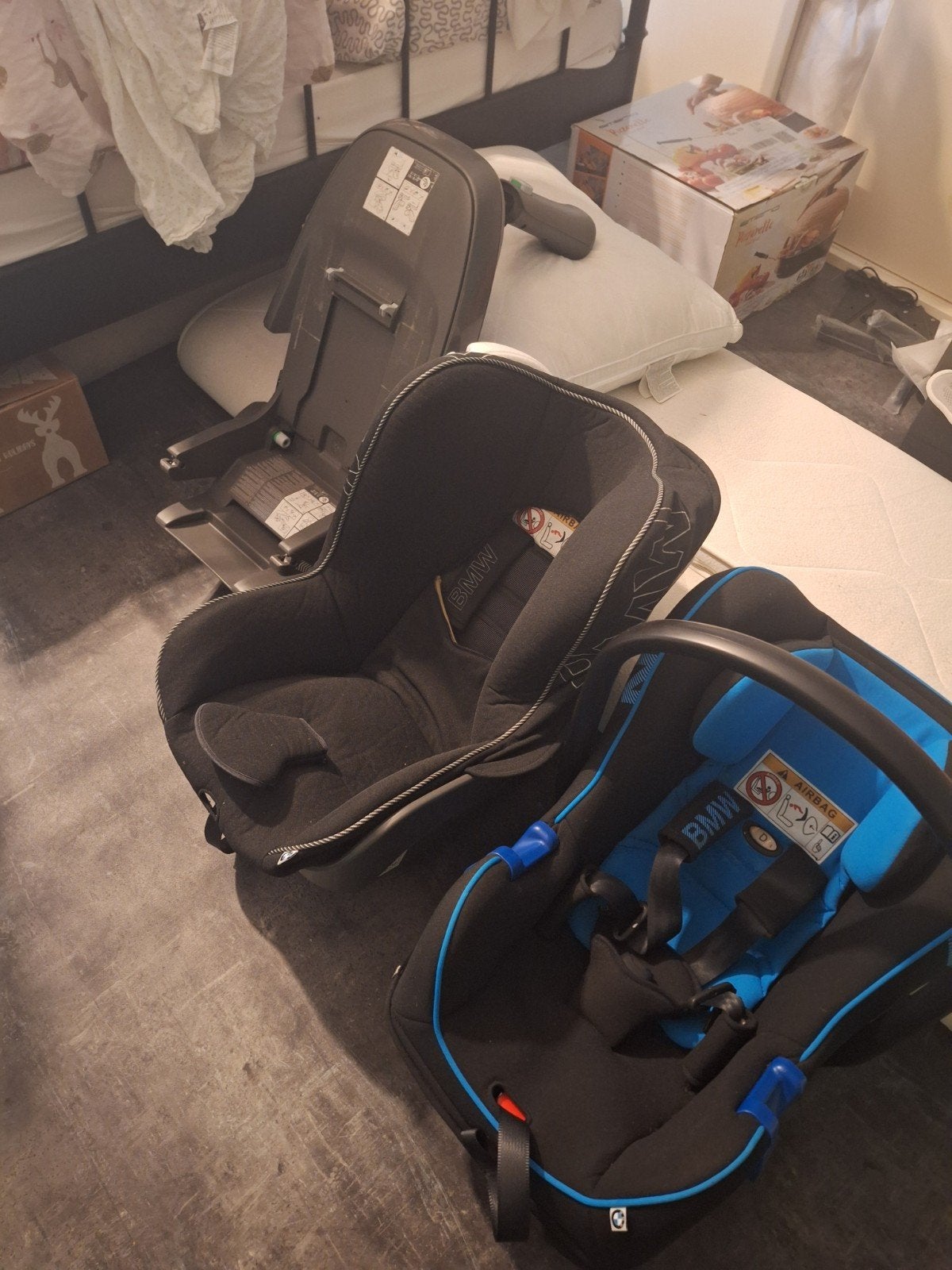 Zeer nette BMW kinder/baby autostoelen, Autogordel, Zijbescherming, Zo goed als nieuw, 0 t/m 13 kg