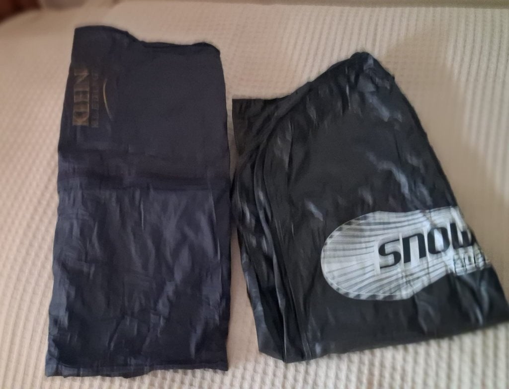 Gratis! 2 kledinghoezen - plastic - met werkende rits, Ophalen, Zo goed als nieuw
