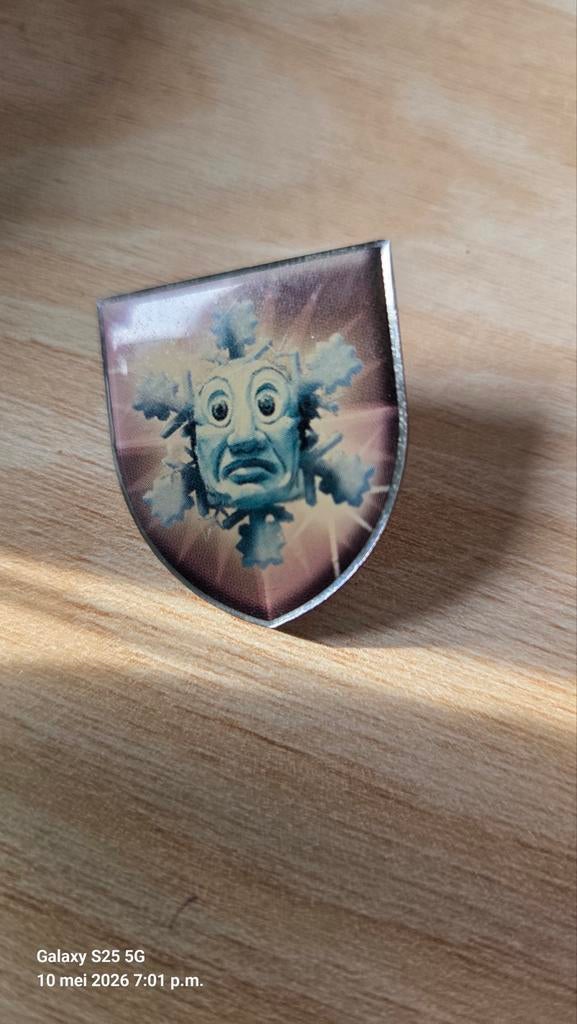 Winter kristal pin langnek 2003, Verzamelen, Ophalen of Verzenden, Button of Speldje