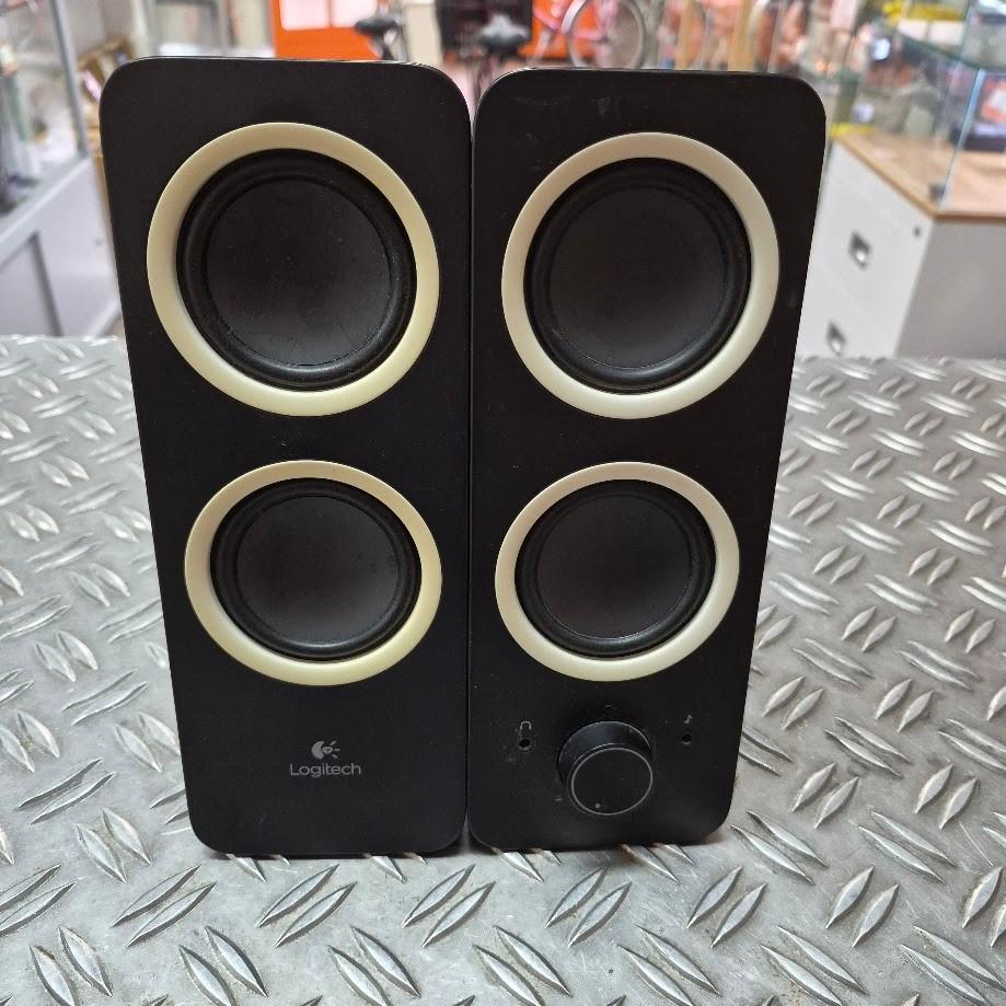 Logitech Z200 Multimedia Speakers met aux kabel en garantie, Audio, Tv en Foto, Luidsprekers, Gebruikt, Front, Rear of Stereo speakers