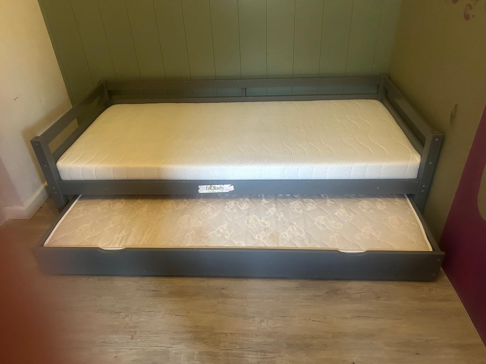 Grijs uitschuifbaar eenpersoonsbed, Huis en Inrichting, Ophalen, Gebruikt, 90 cm, Eenpersoons