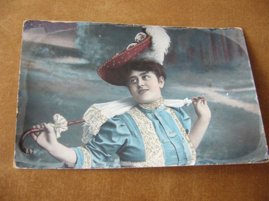 VROUW MET PARAPLU - HOED - VEER BRIEFKAART  1911, Ophalen of Verzenden, Voor 1920, Gelopen, Overige thema's