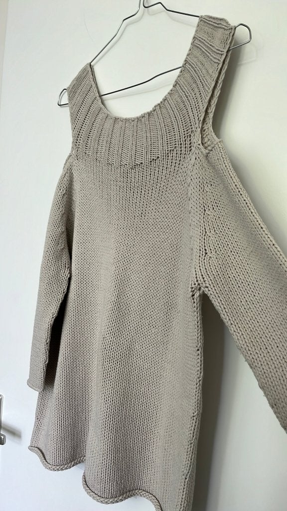 Annette Gortz trui in zand van silk zijde blote schouder  , Ophalen of Verzenden, Zo goed als nieuw, Beige