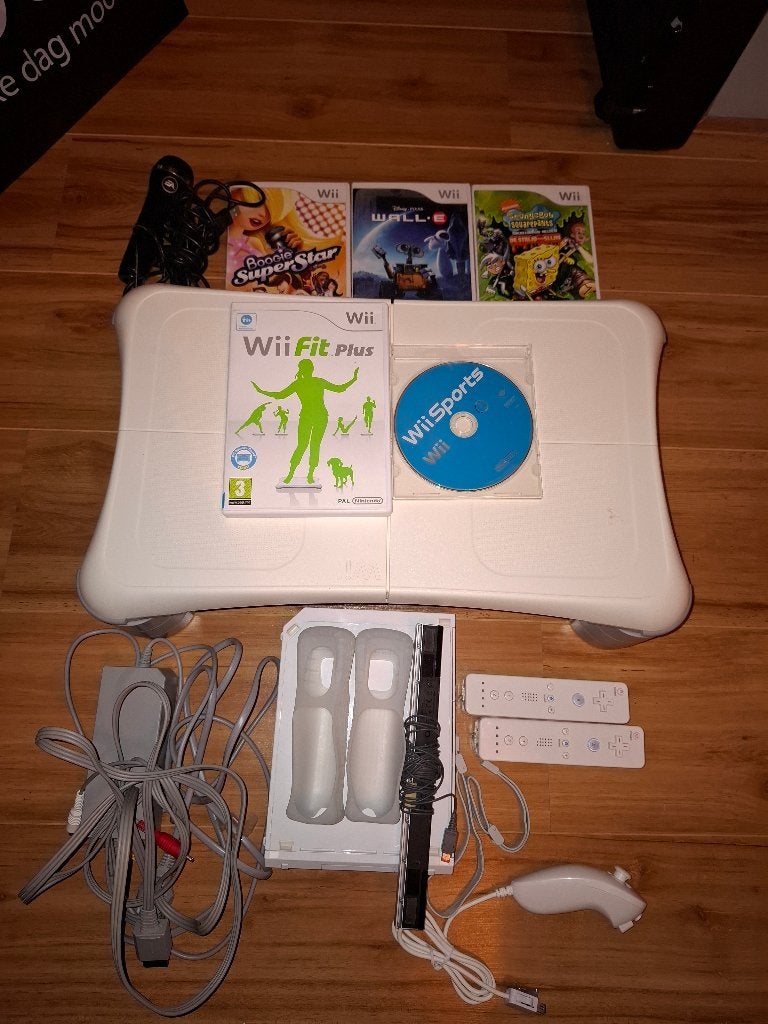Wii + balance board + spellen, Spelcomputers en Games, Games | Nintendo Wii, Ophalen, 1 speler, Zo goed als nieuw, Vanaf 3 jaar