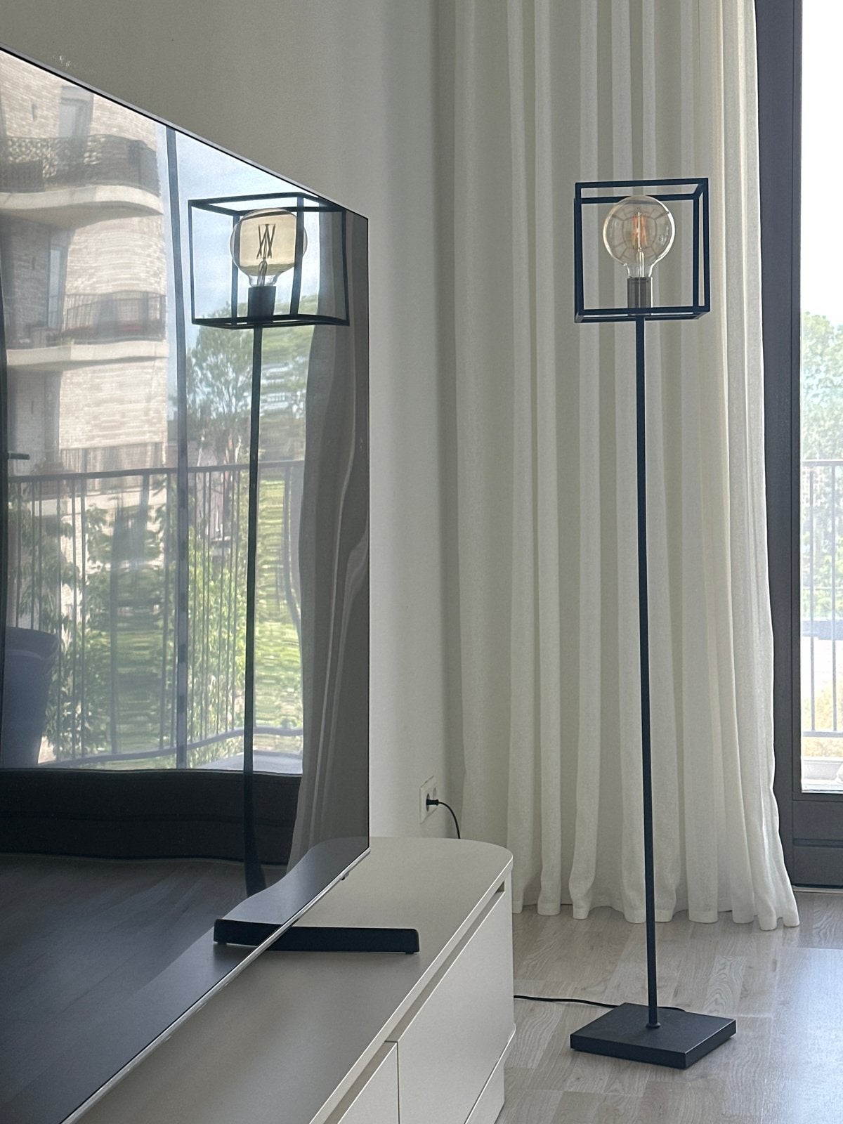 Moderne Zwarte Vloerlamp met Industriële Look, Ophalen, 100 tot 150 cm, E27 (groot), Zo goed als nieuw